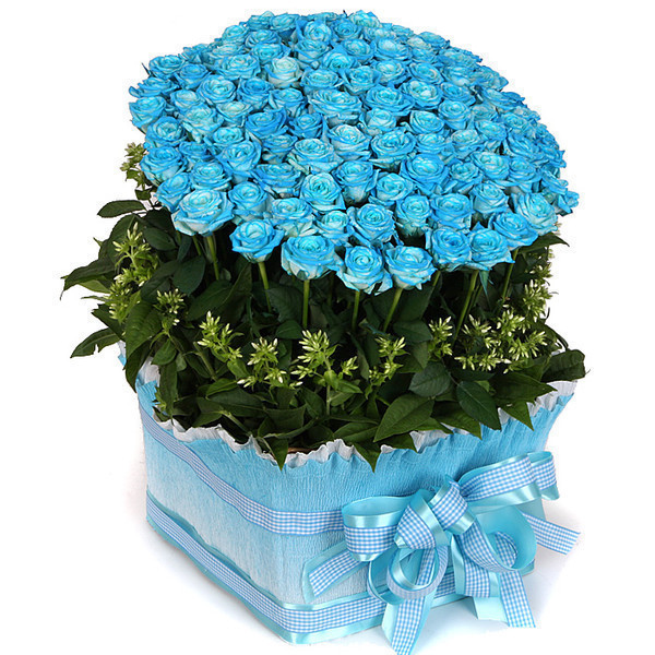 Синие розы в корзине